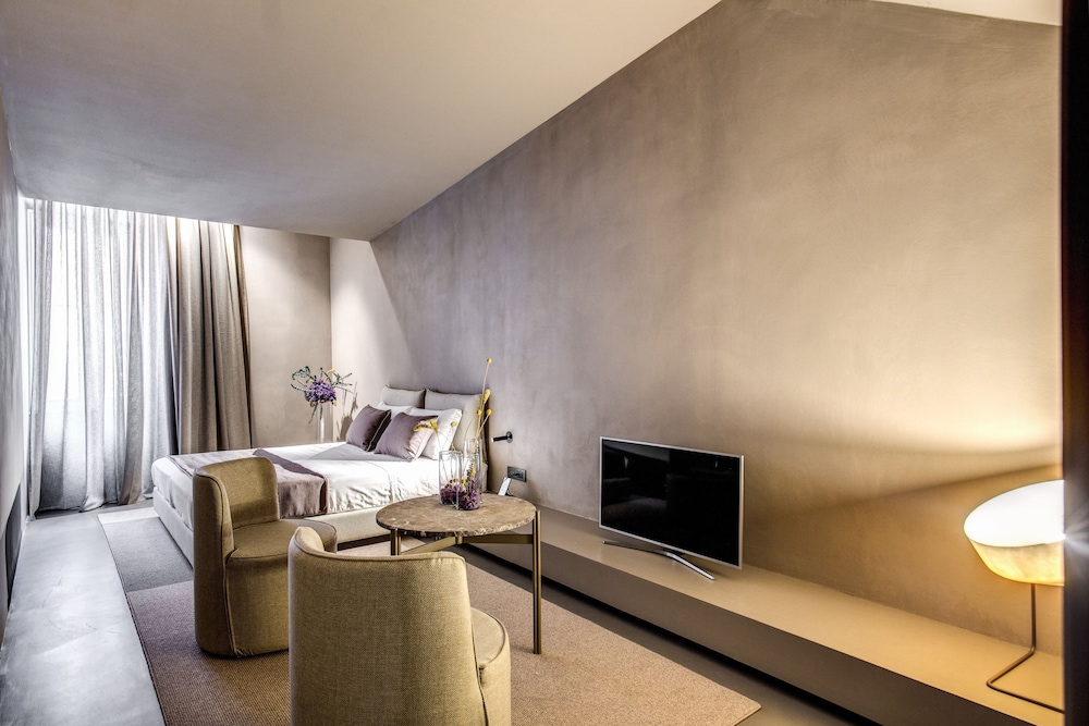 Elysium Suites Collection 17/40