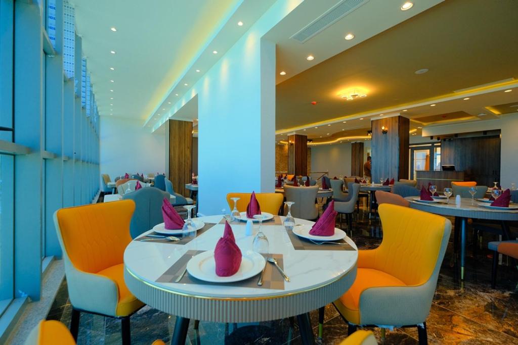 Hotel El Bey 35/48