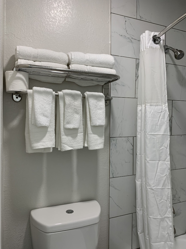Days Inn by Wyndham Sulphur Springs 42/43