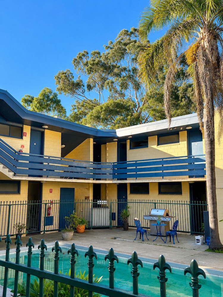 Pathfinder Motel 7/50