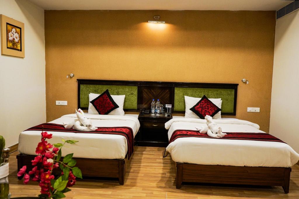 HOTEL ADITYAZ 24/41