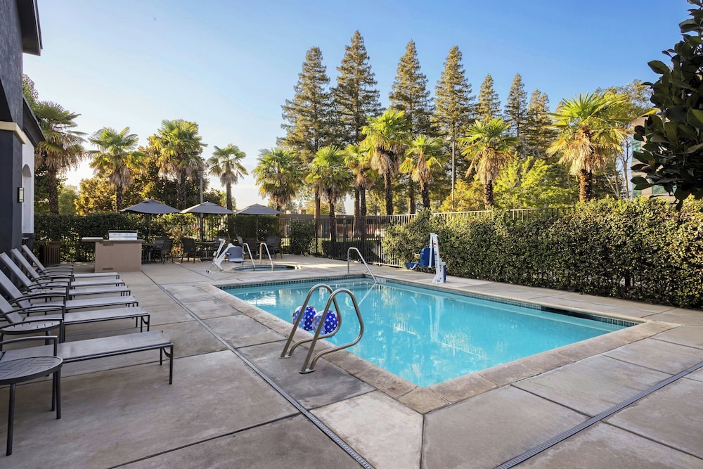 Fairfield Inn Sacramento Cal Expo 26/50