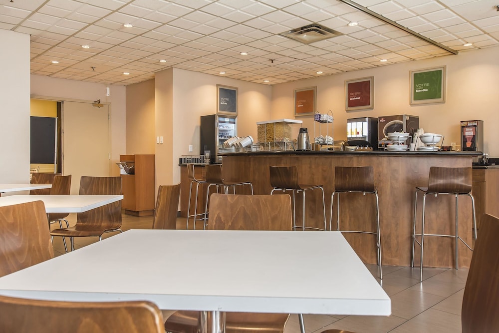 Comfort Suites Downtown Montreal 7/49