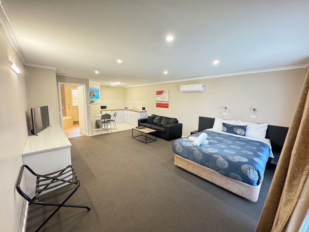 Blue Whale Motor Inn and Apartments 23/55