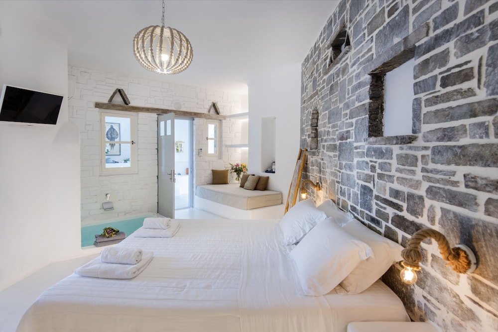 Zefi Hotel & Suites 57/75