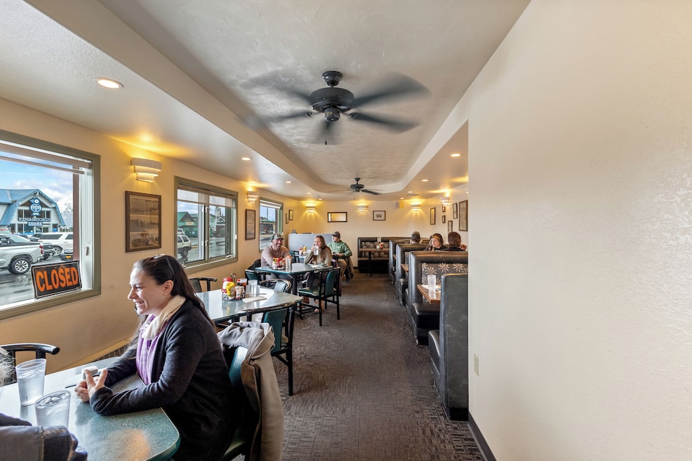 Breeze Inn 6/54