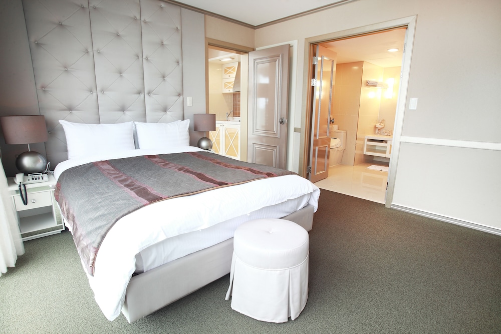 1 Bedroom, Royal, Ocean, Suite, Double Bed, Ocean View, 2 Bathrooms