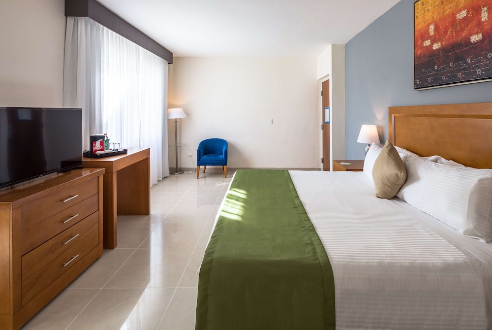1 BEDROOM, SUITE, KING BED