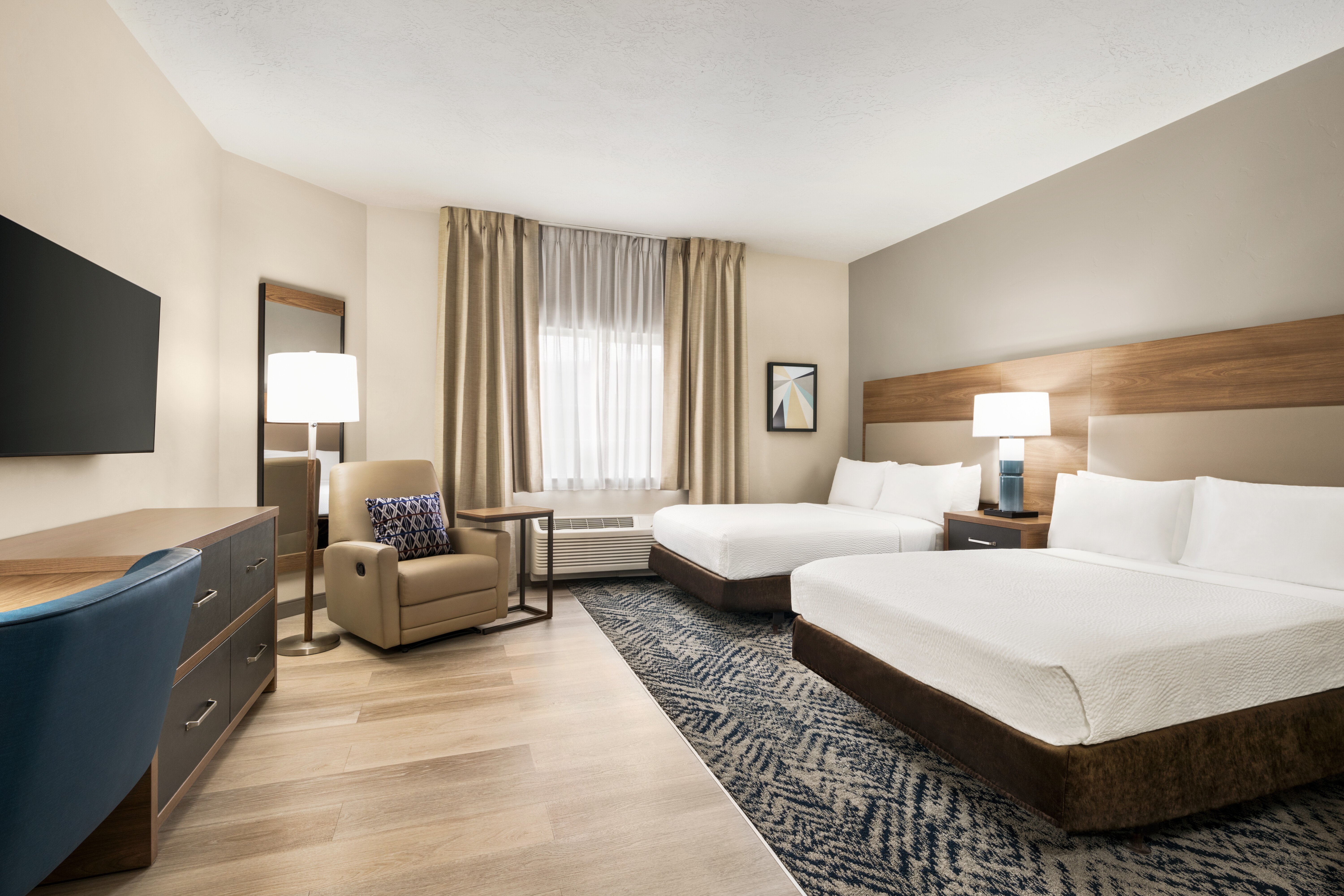 STUDIO, SUITE, 2 DOUBLE BEDS