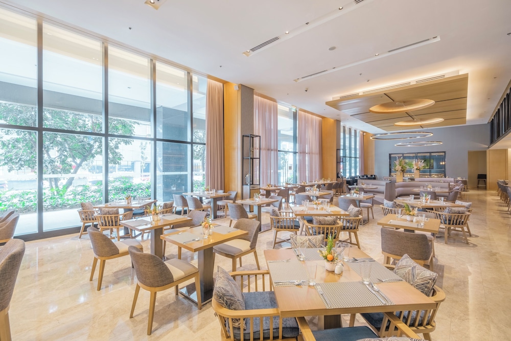 Seda Manila Bay 25/50