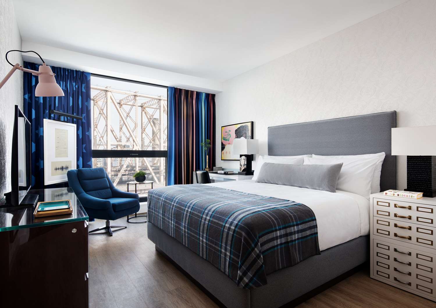 Graduate, King Bed