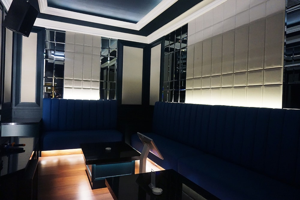 Avenzel Hotel and Convention Cibubur 45/69