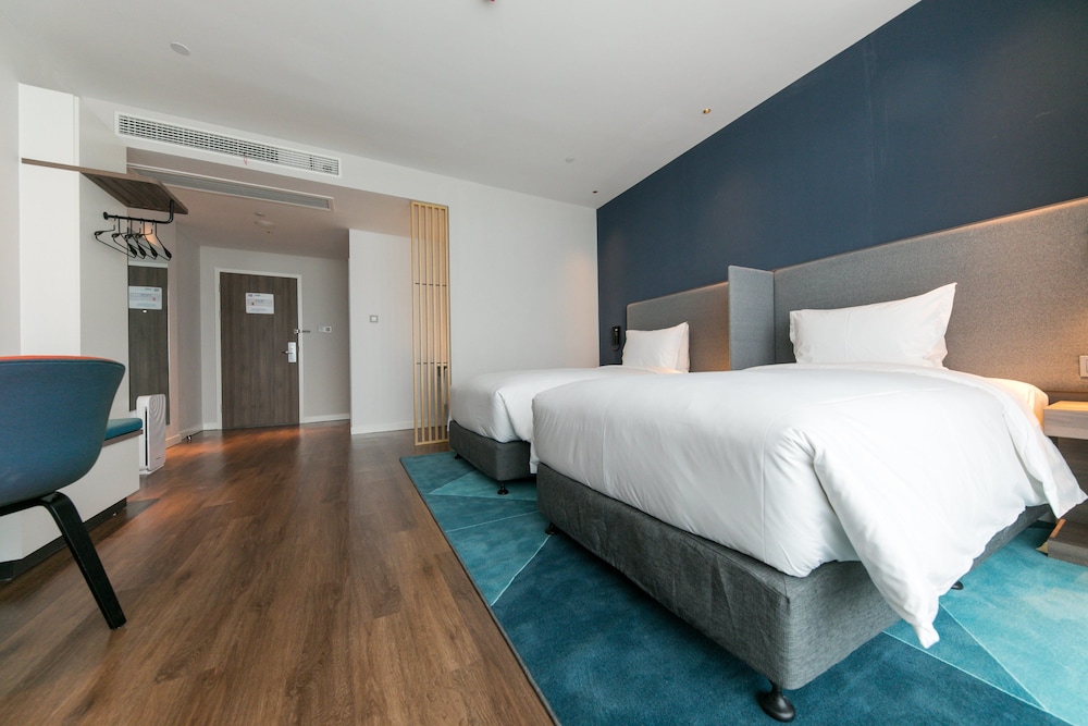 Holiday Inn Express Shanghai Tangzhen 18/63