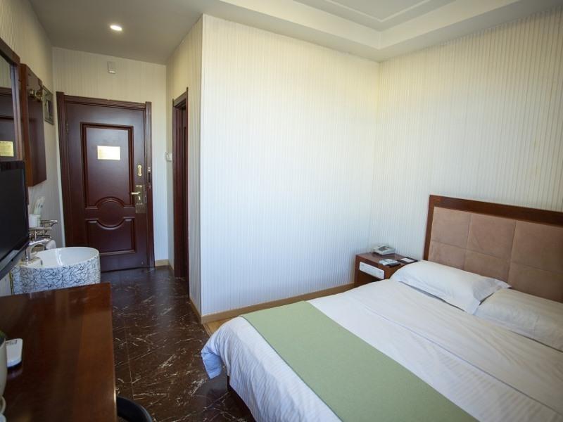 GreenTree Alliance Hulunbeier Zhalantun Railway Station Hotel 33/42