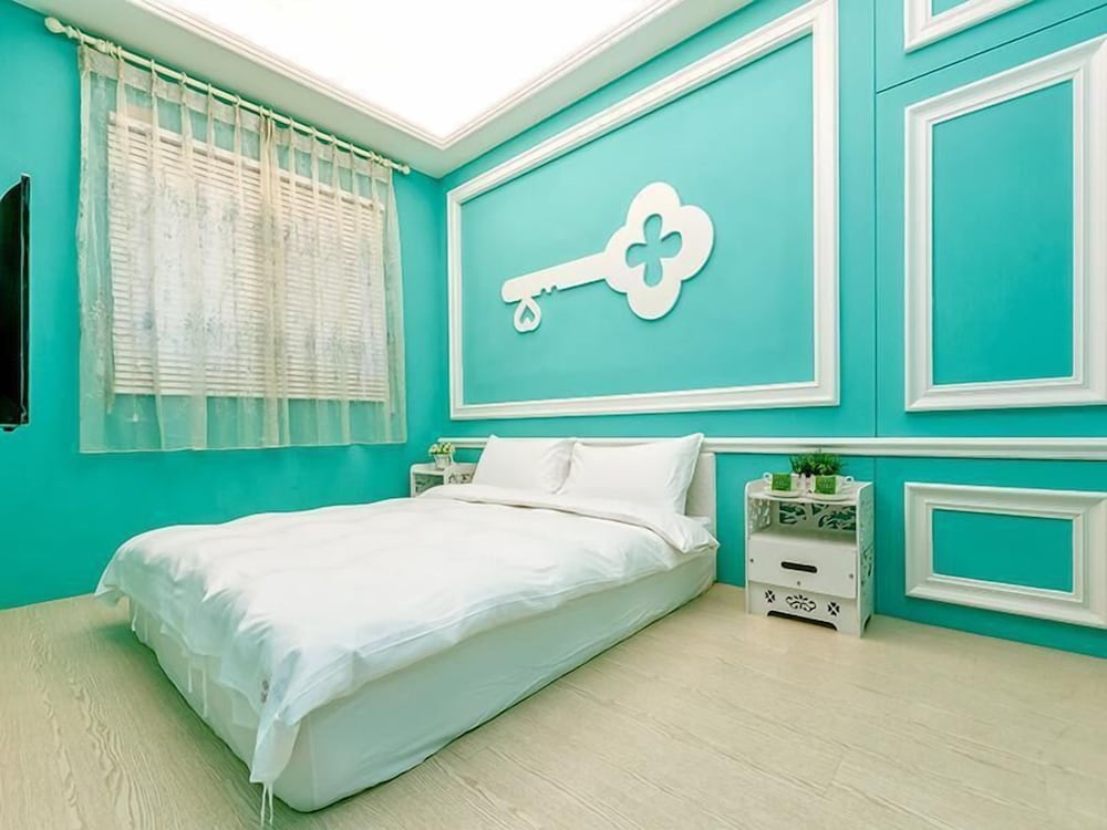 Happiness Station B&B 13/50