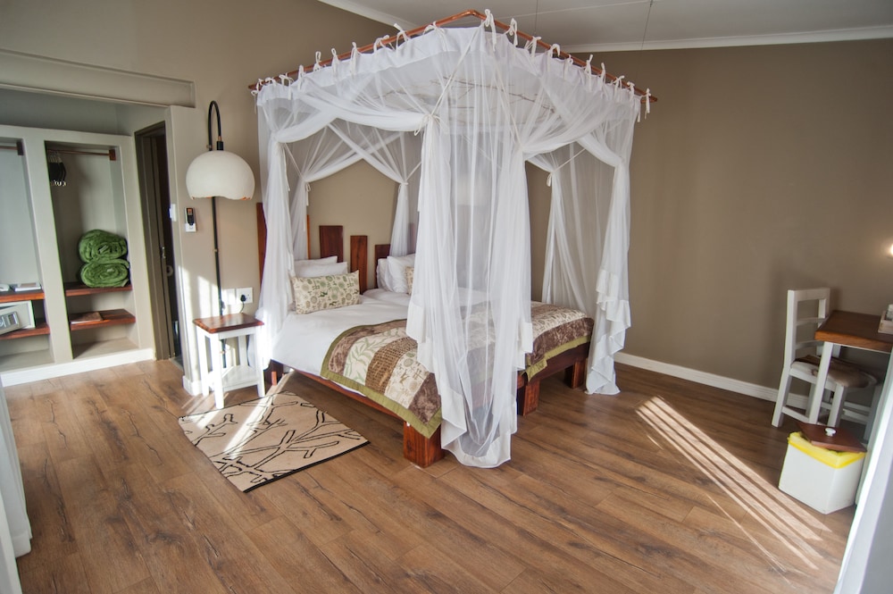 غرفة قياسية ثلاثية بثلاثة أسرّة، Kalahari Anib Lodge 2/4