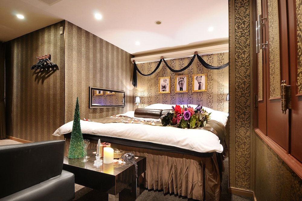 Ishidu Hotel Blan Chapel Christmas Adults Only 9/20