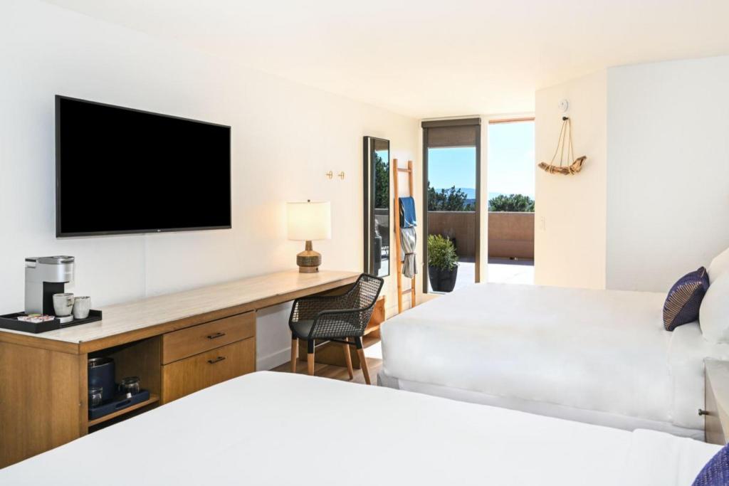 Guest Room, 2 Queen Beds, Sunset Side, Ground Floor