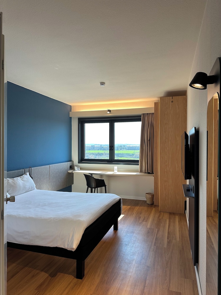 Ibis Roma Fiera 12/50
