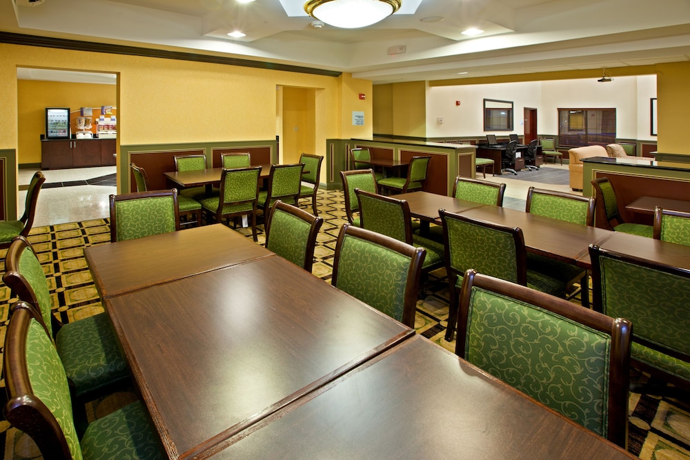 Holiday Inn Express Hotel Suites Indianapolis East 60/75