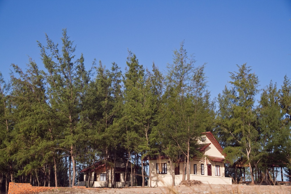 The Beach House Resort 52/56