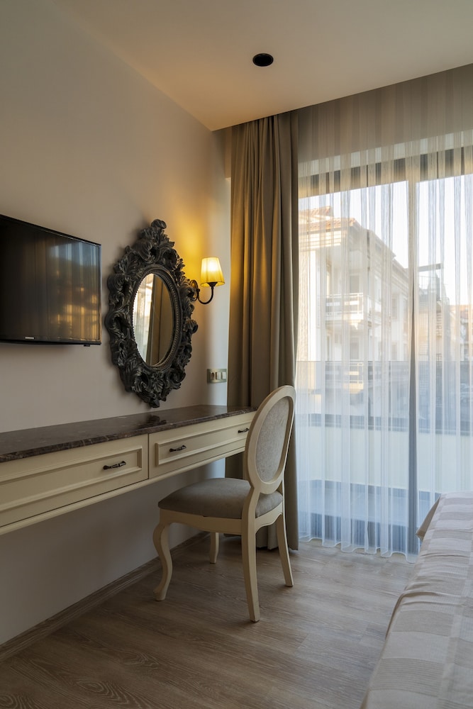 Channel Suites 23/35