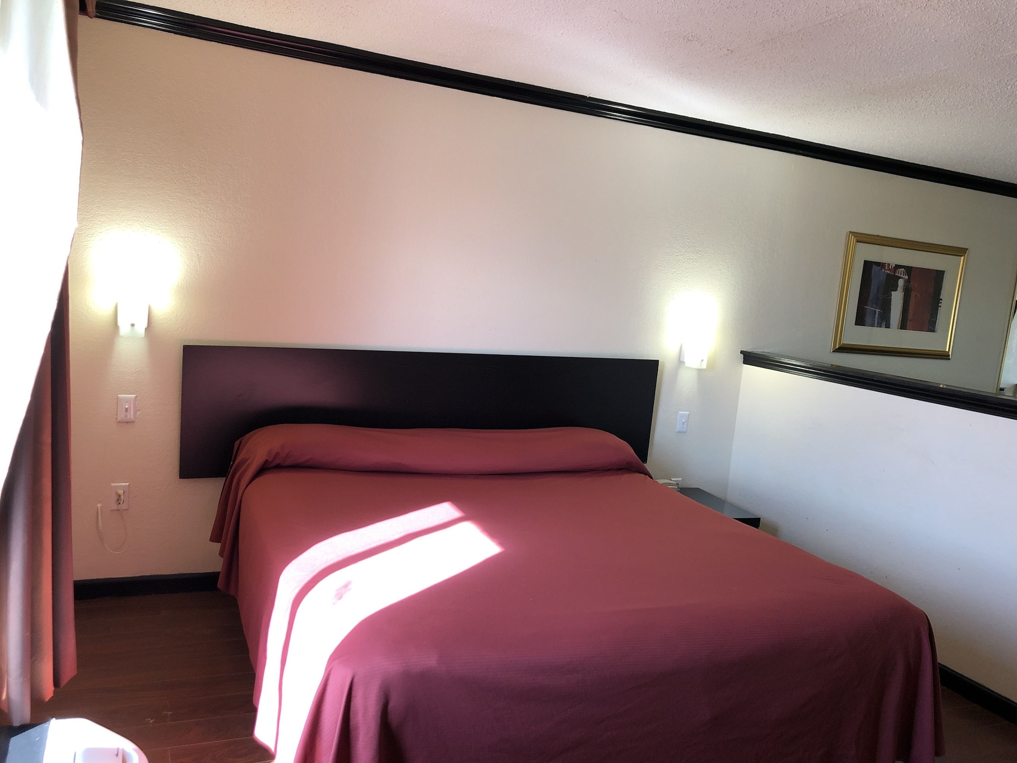 STANDARD, KING BED, JETTED TUB