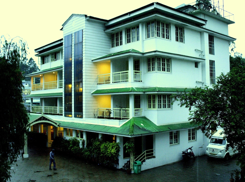 Eastend Munnar 6/39