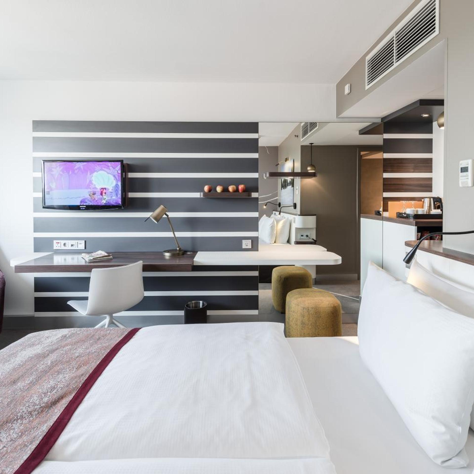 Premium, King Bed, Queen Bed, City View