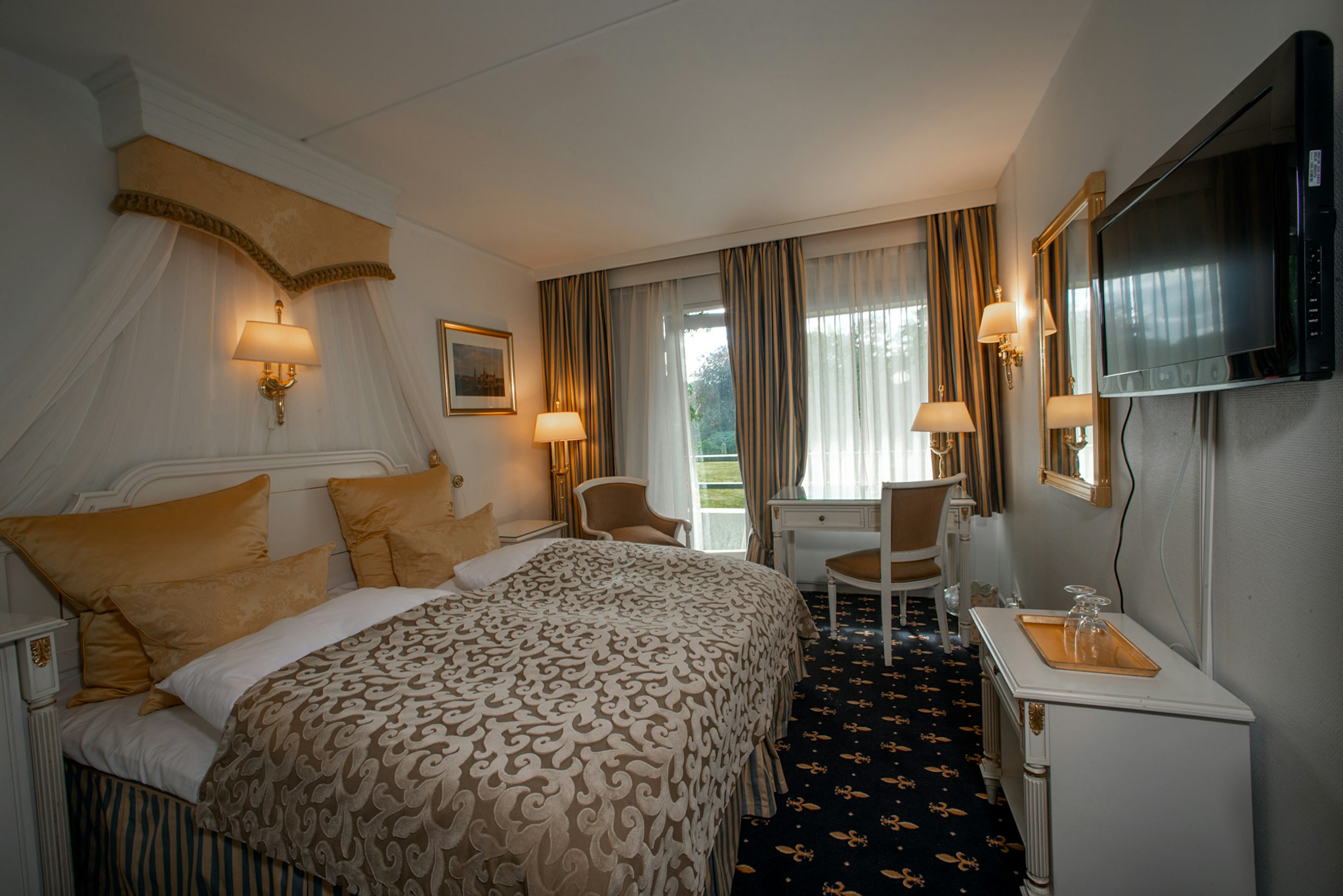 Sauntehus Slotshoteler 4/28
