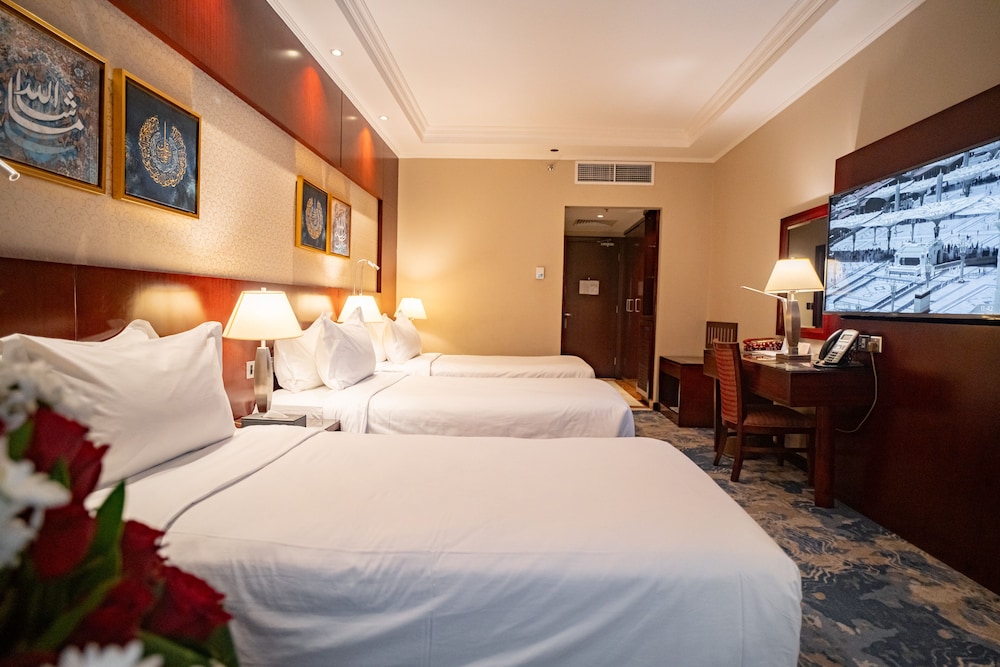 ROOM, QUADRUPLE