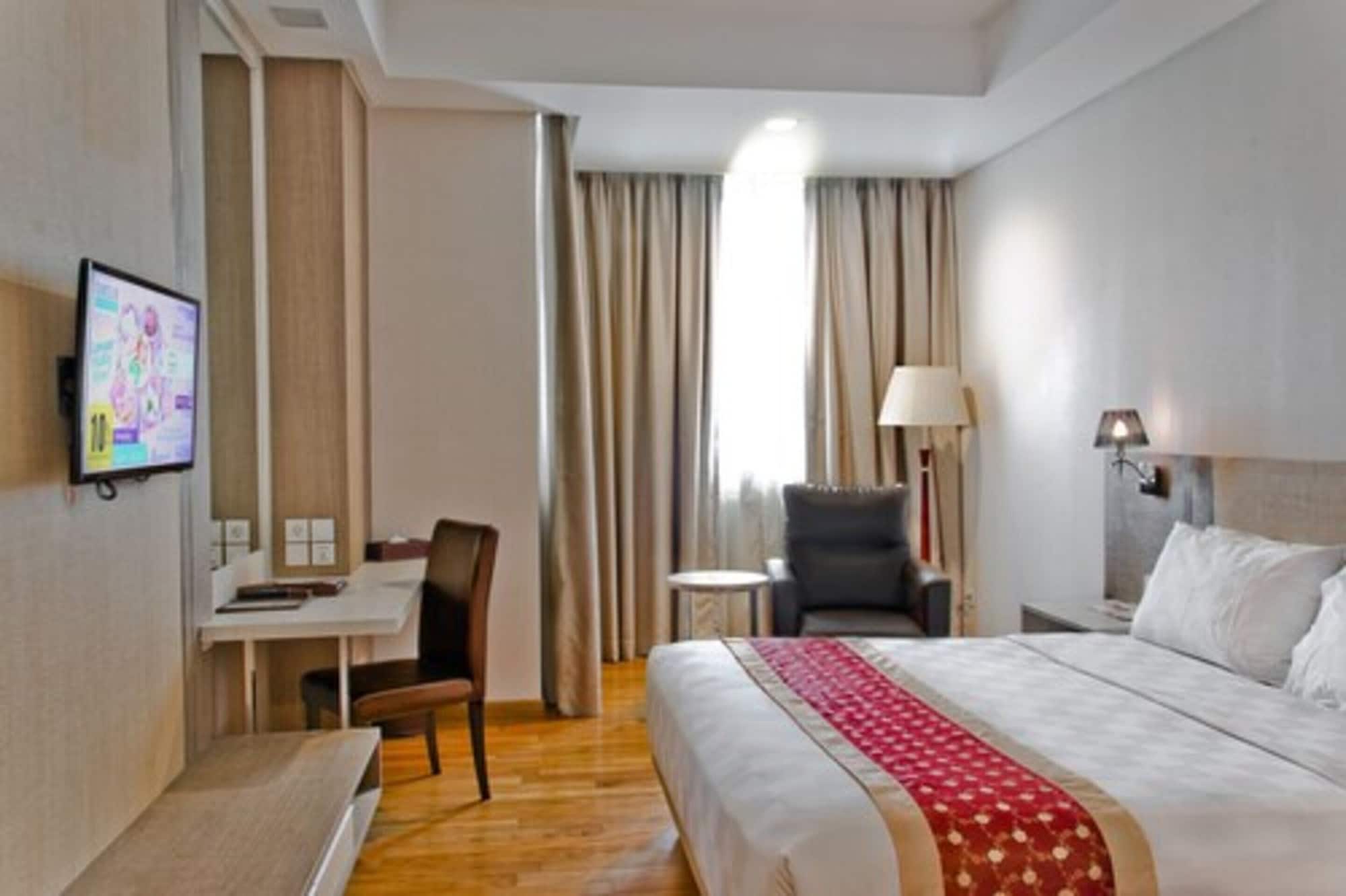 SUPERIOR, QUEEN BED