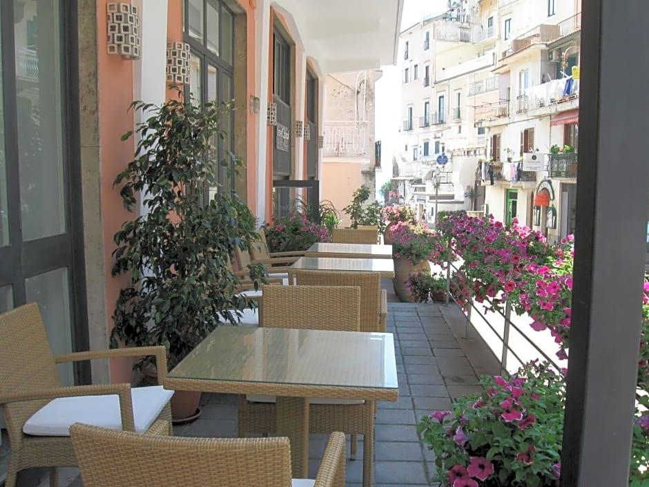 Caporal Hotel 25/35