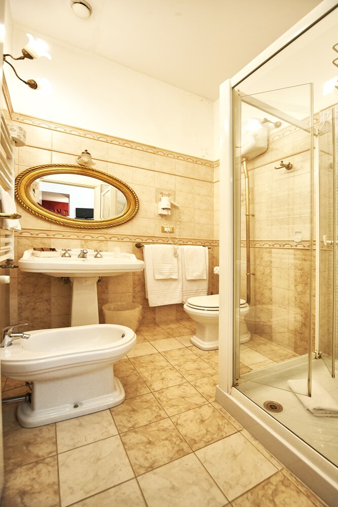 Bramble Luxury Suites 82/85