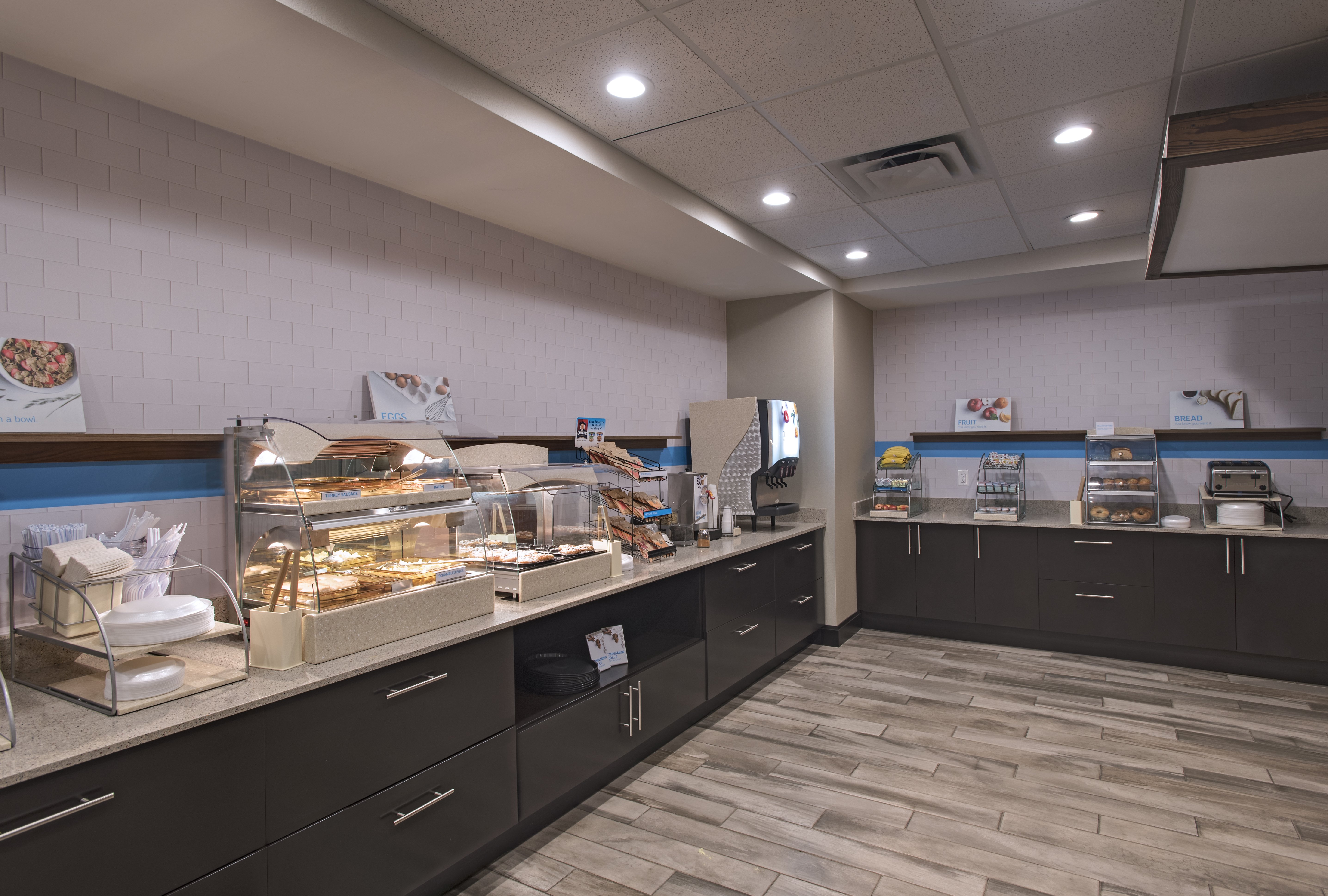 Holiday Inn Express Suites Austin Nw Four Points 36/51