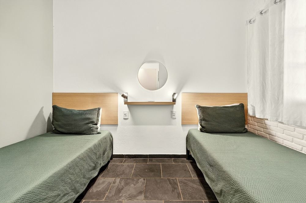Grinbergs Village Hotel 30/46