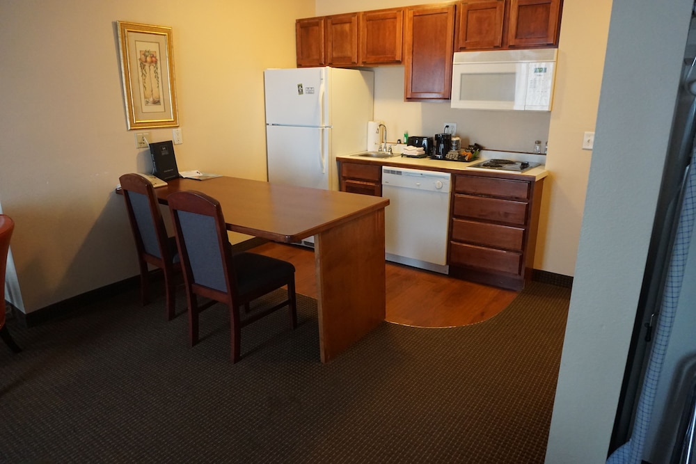 River Hills Hotel 46/66