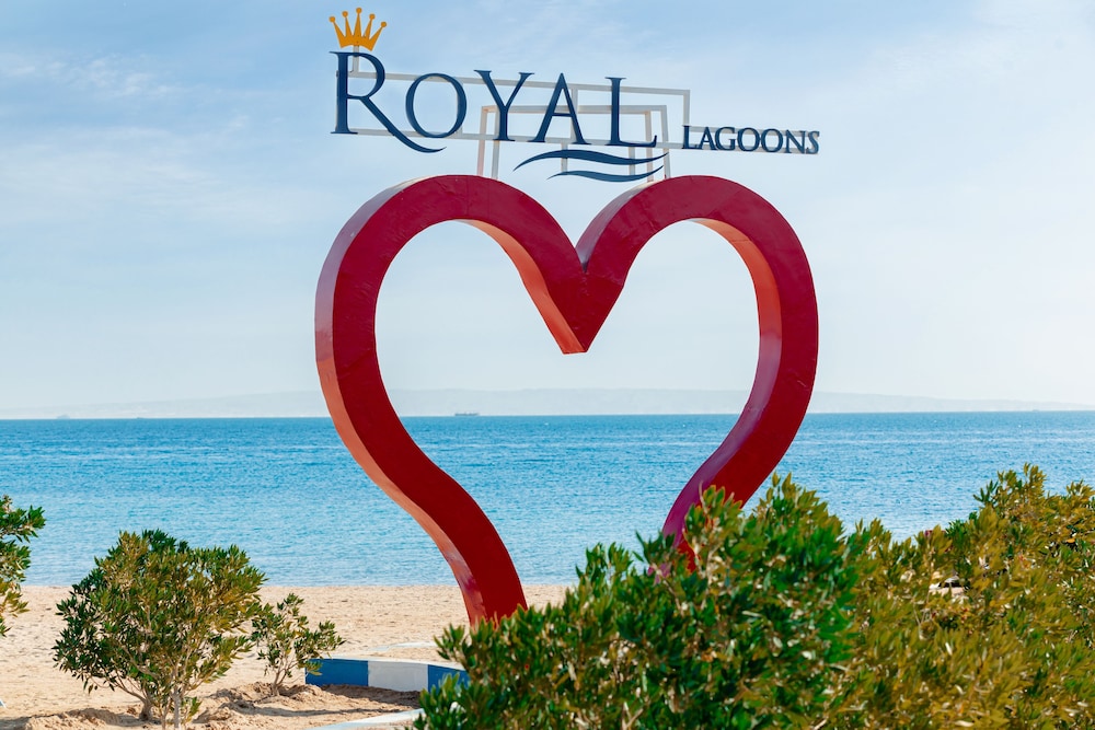 Royal Lagoons Aqua Park Resort And Spa 39/50