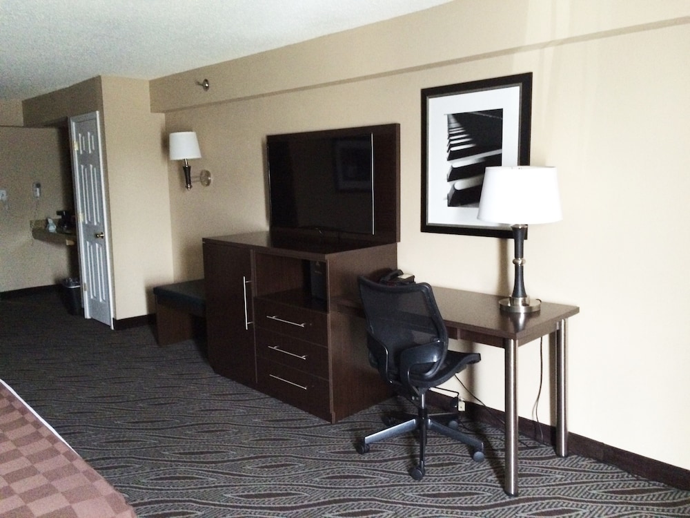 Best Western Plus Galleria Inn & Suites, Memphis TN 31/34