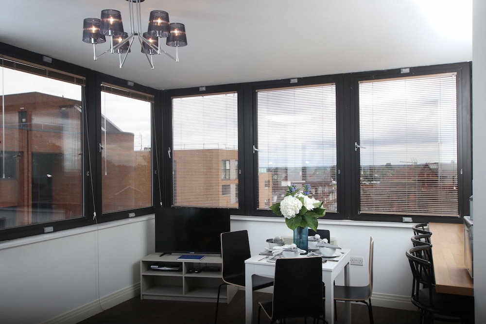 Upton Road Apartments 6/50
