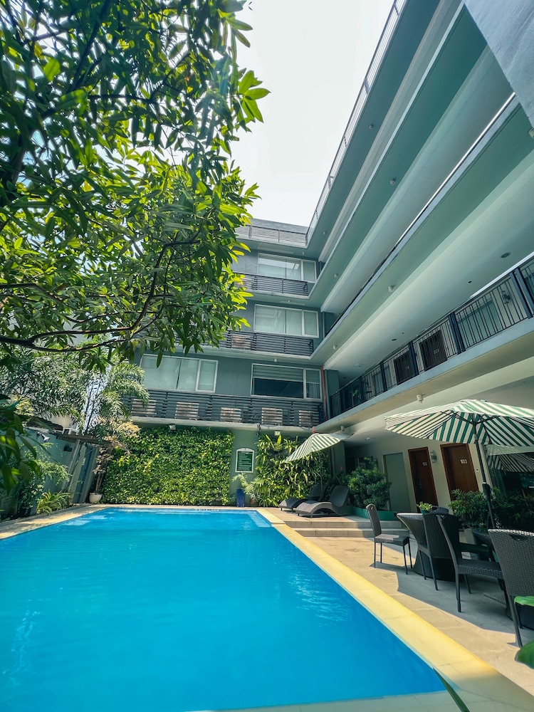88 Courtyard Hotel 38/52