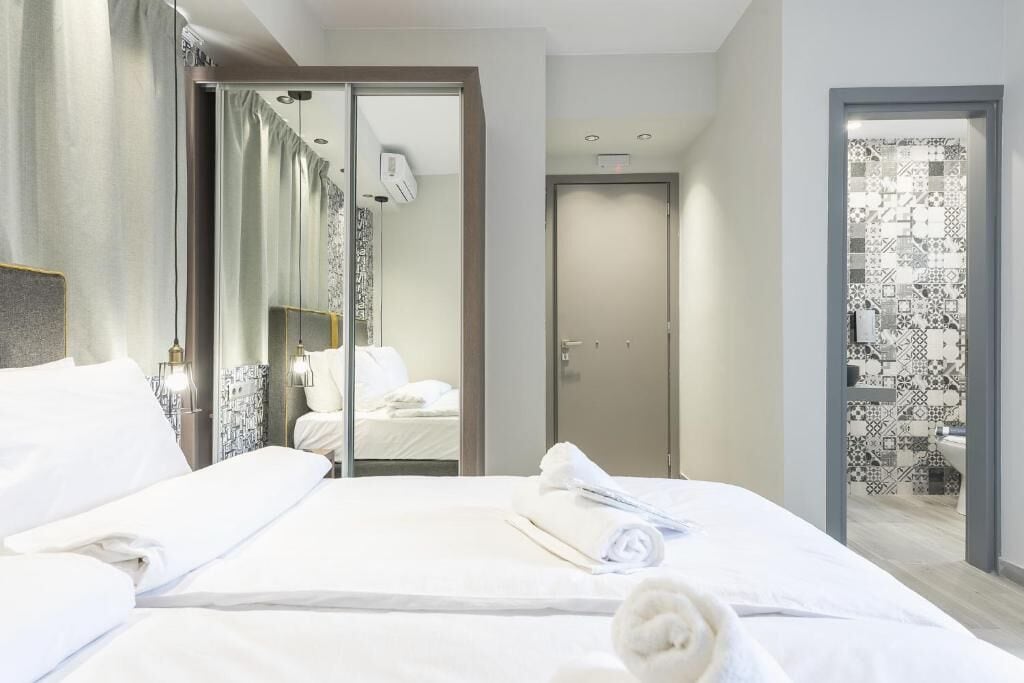 COMFORT, DOUBLE BED, STREET VIEW