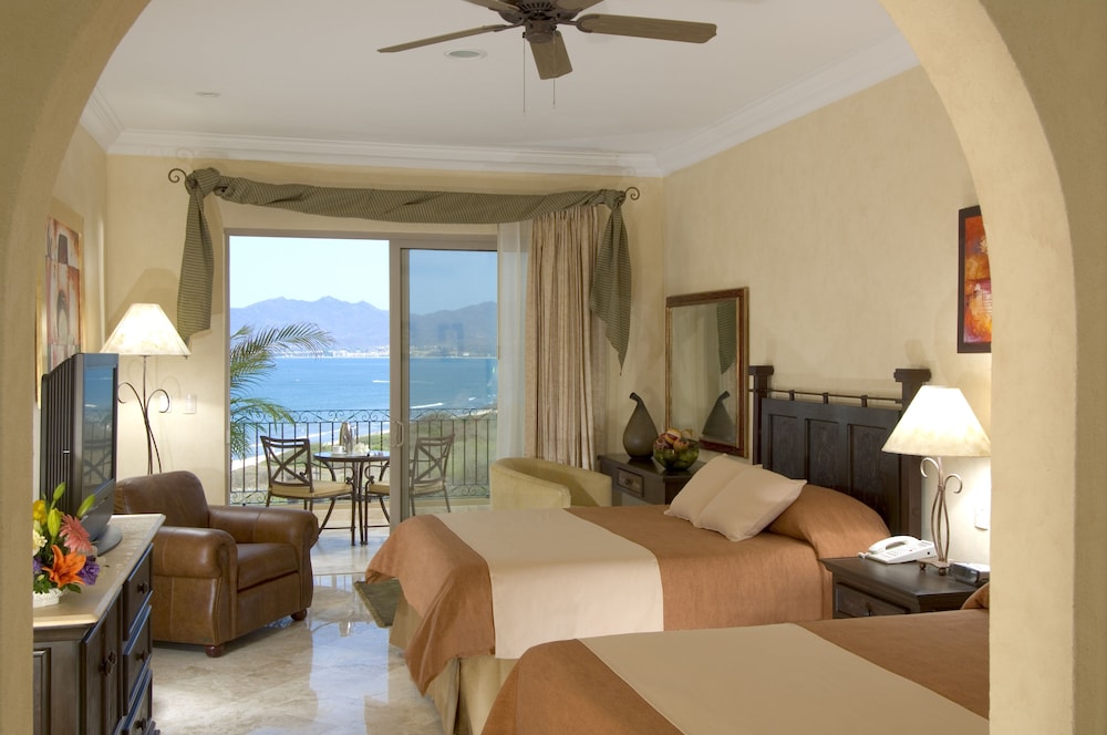 Villa La Estancia Beach Resort and Spa 30/50