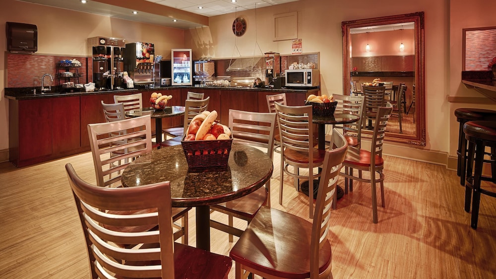 Best Western Plus Coastline Inn 25/26