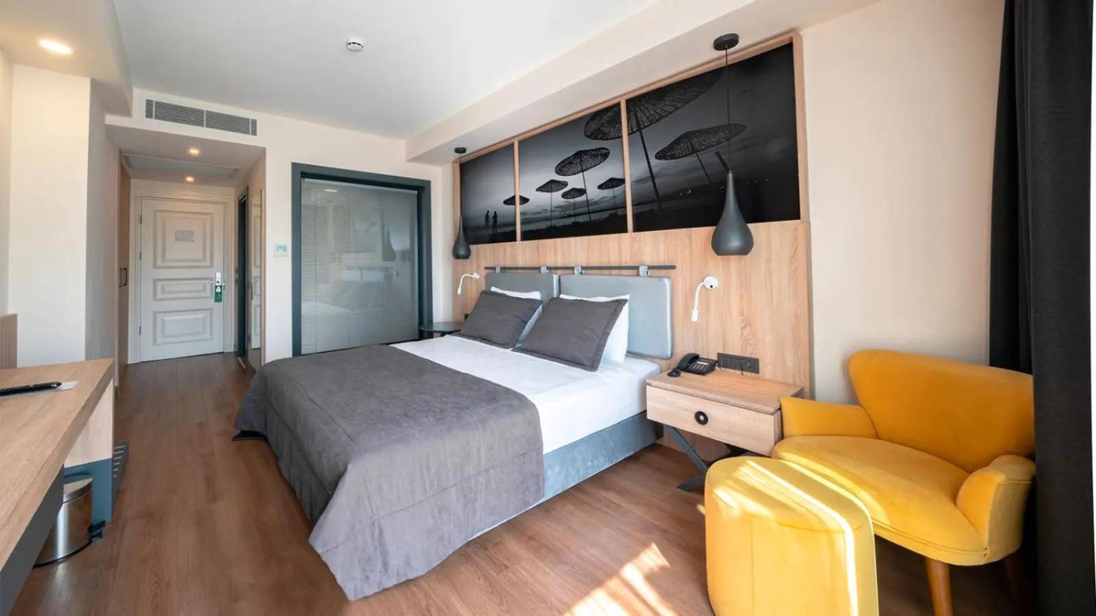 Deluxe, Sea View, French Balcony