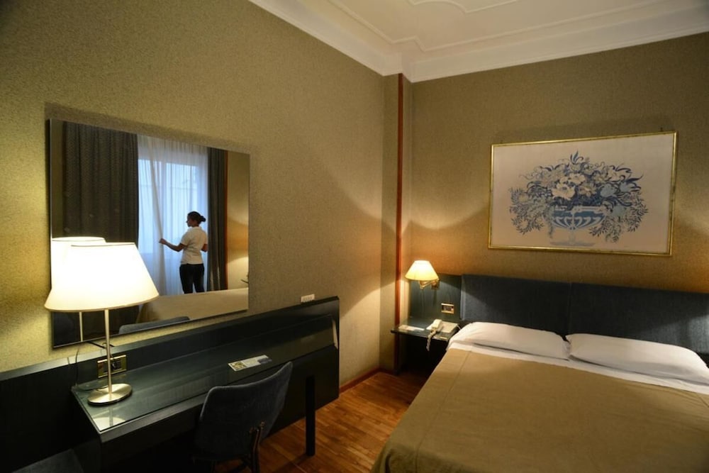 HOTEL GALLES 10/31