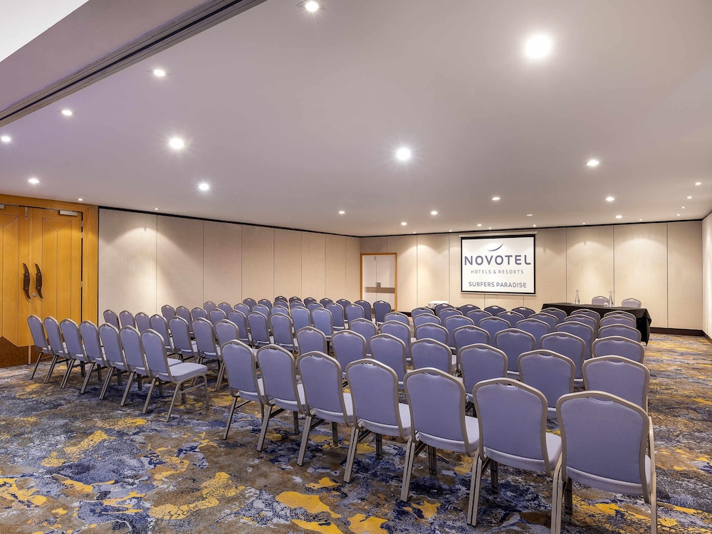 NOVOTEL SURFERS PARADISE 52/64