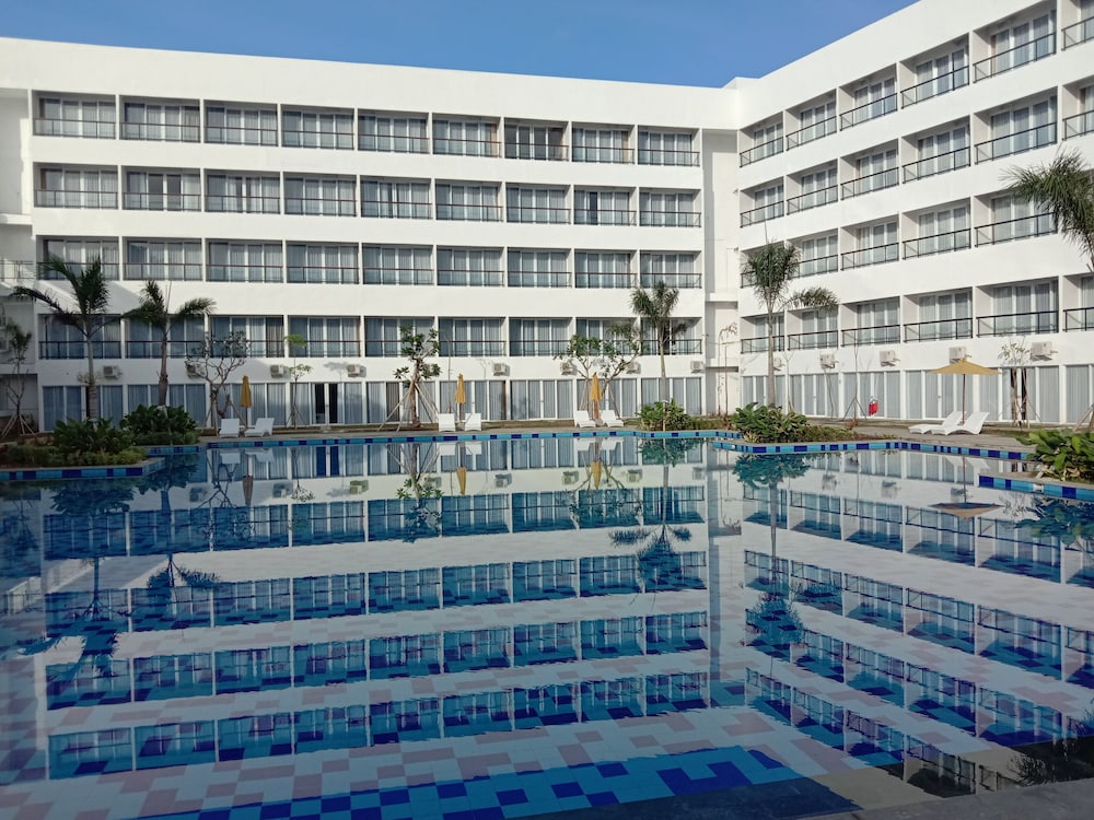Raja Hotel Kuta Mandalika Resort & Convention photo5
