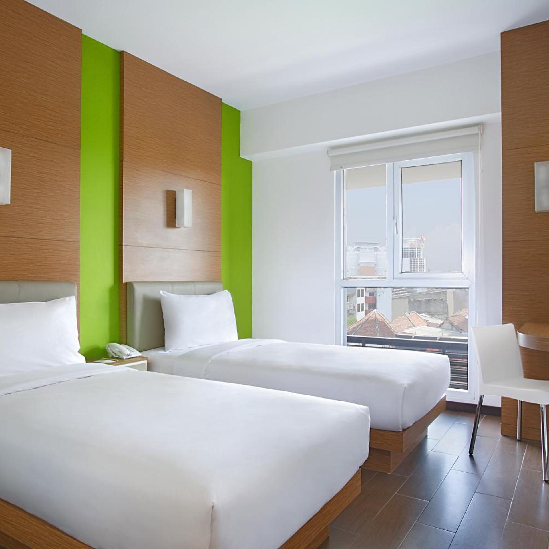 Smart, Hollywood, King Bed، Hotel Amaris Embong Malang 7/7