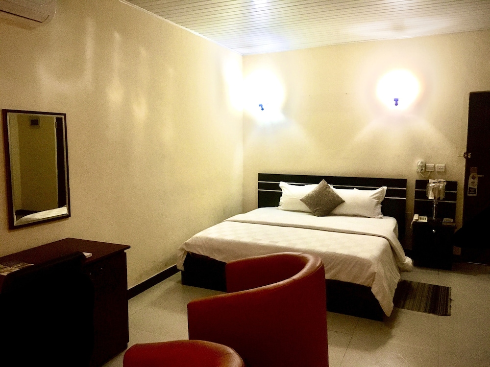 Providence Hotel And Suites 10/35